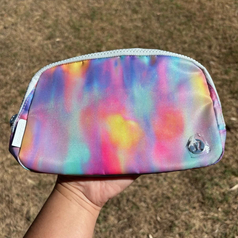 NWT Lululemon Everywhere Belt Bag Prism Multi